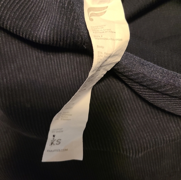 Fabletics Cloud Seamless V Neck Crop Tank XS - Picture 3 of 5